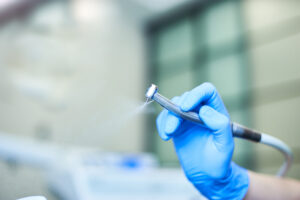 Dental2Ju professionelle Zahnreinigung