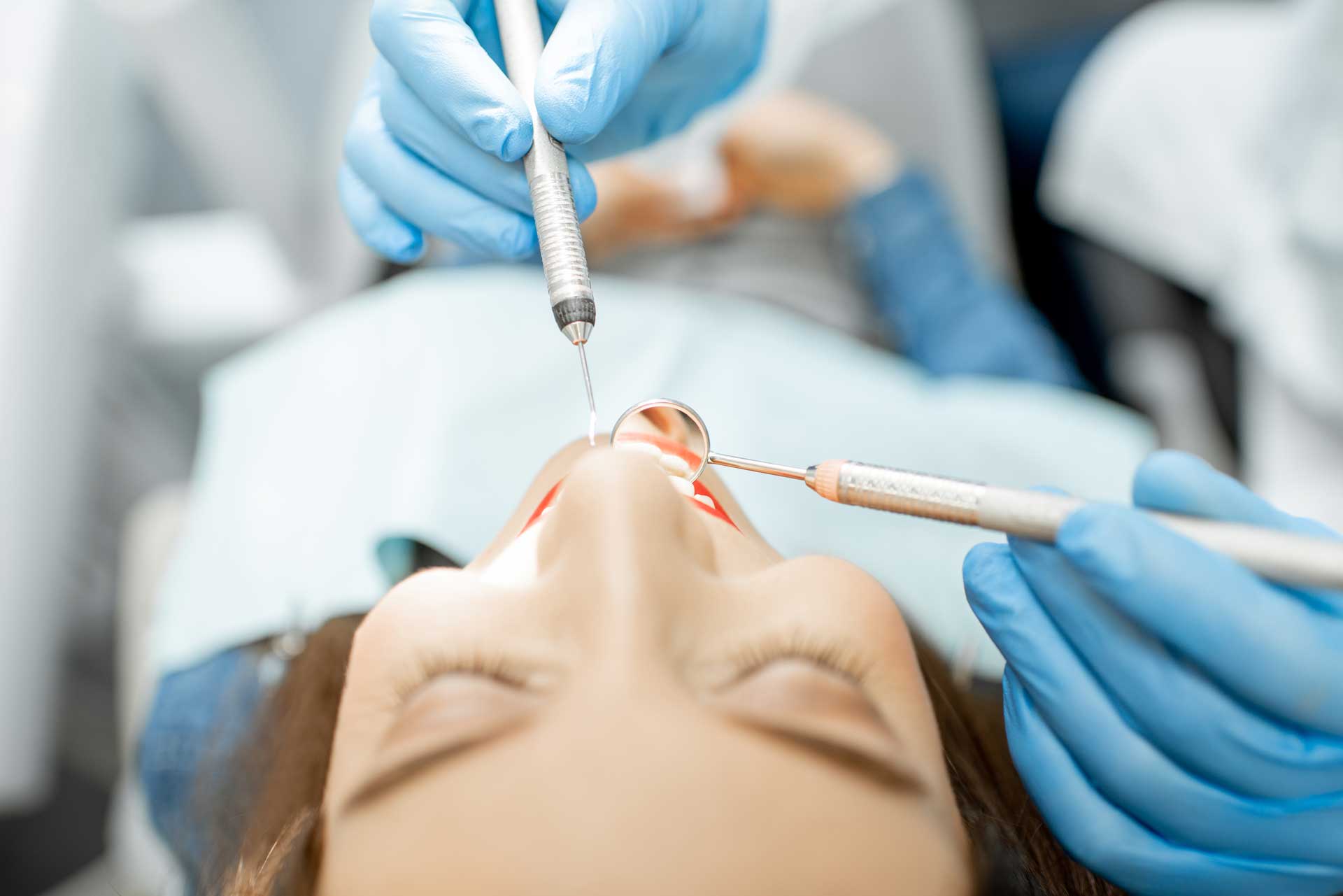 Dental2Ju professionelle Zahnreinigung